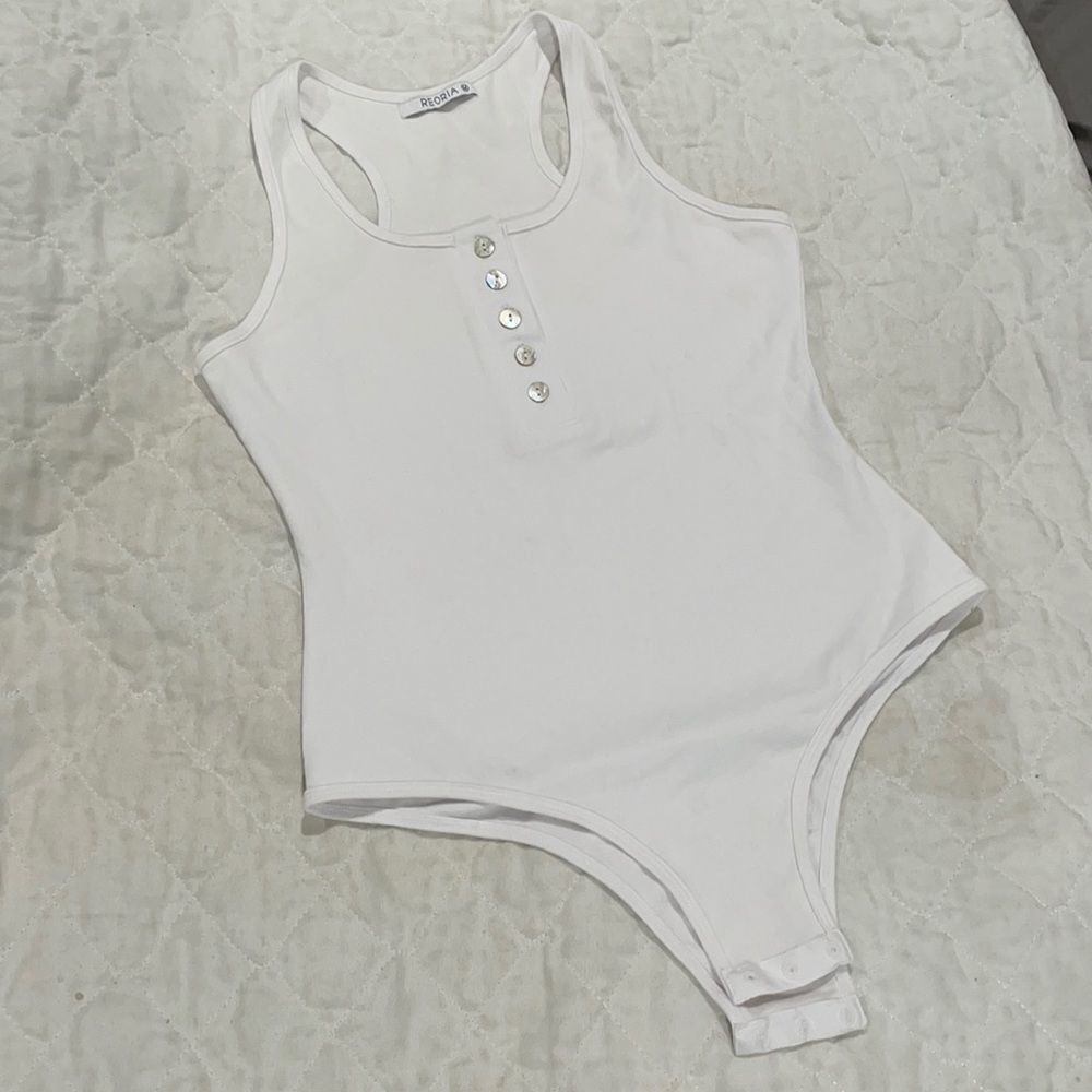 Body suit New never worn white body suit by Reoria size Medium